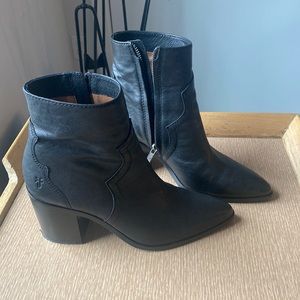 Frye Flynn Short Zip Fall/Winter  Ankle Bootie size 7